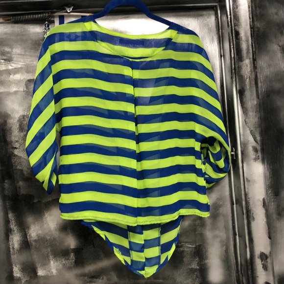 Trendy Top for Any Mood or Attitude ๐ - Picture 4 of 6